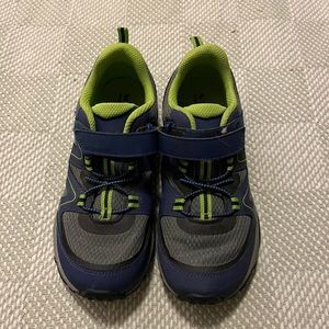 Youth Merrell trail chaser size 4.5